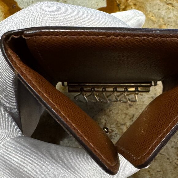 Louis Vuitton 6 Key Holder (Monogram) - Picture 4 of 10